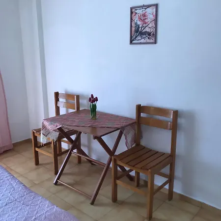 Dionysos Aparthotel 2*